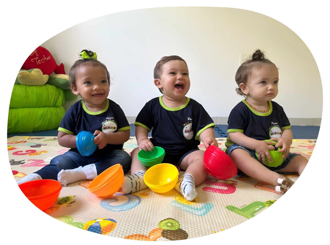 Escola Infantil Recanto Sonho Encantado - Crianças em atividades